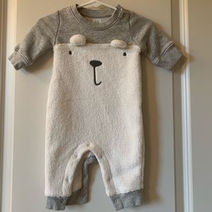 Super soft and adorable, boy, baby GAP one piece!